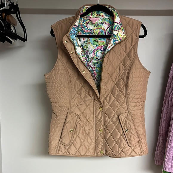 Lilly Pulitzer Jackets & Blazers - Lilly Pulitzer quilted vest size XL